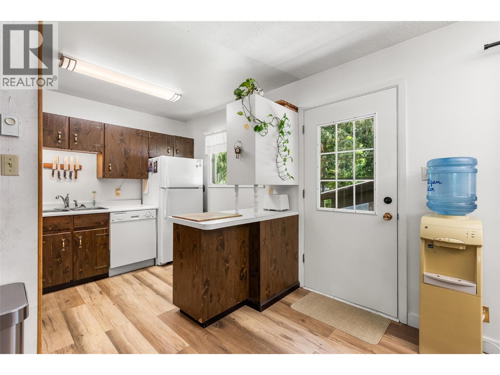 3988 Samuelson Road, Canyon, British Columbia V0B 1C1 - Photo 8 - 10387396