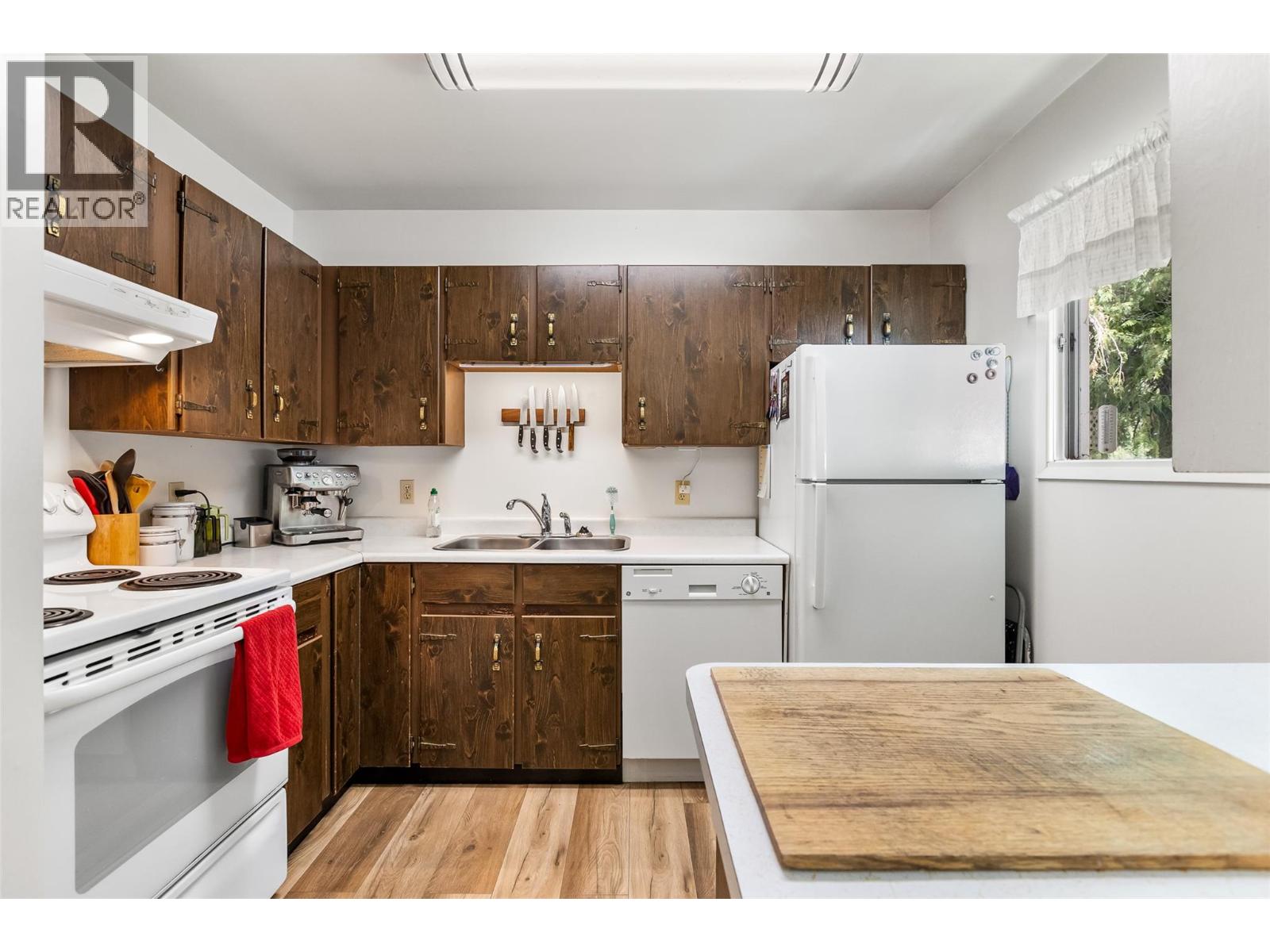 3988 Samuelson Road, Canyon, British Columbia V0B 1C1 - Photo 9 - 10387396