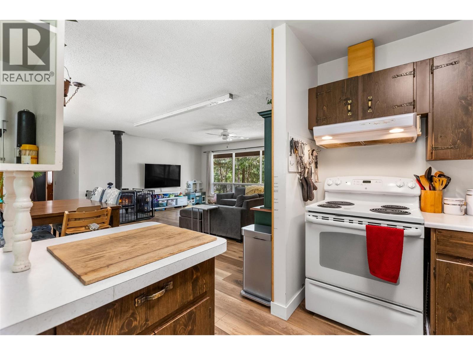 3988 Samuelson Road, Canyon, British Columbia V0B 1C1 - Photo 10 - 10387396