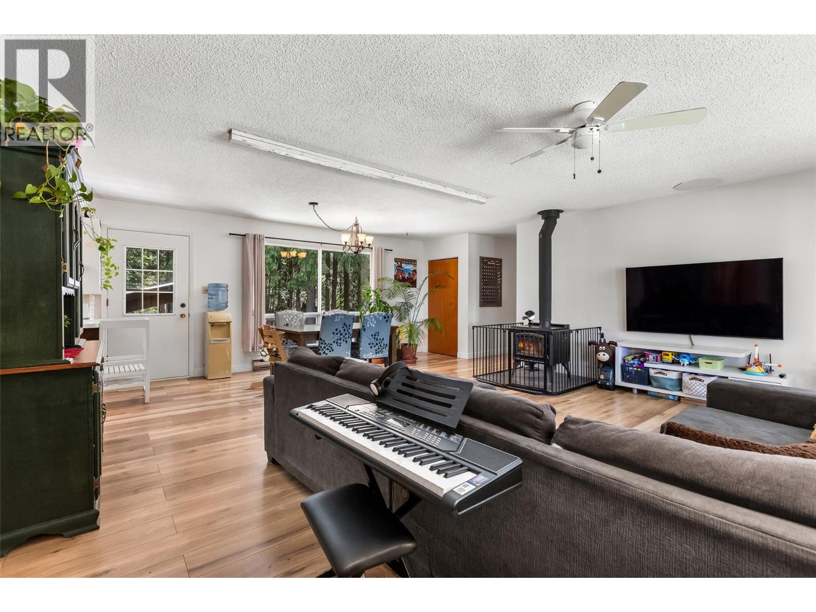 3988 Samuelson Road, Canyon, British Columbia V0B 1C1 - Photo 4 - 10387396
