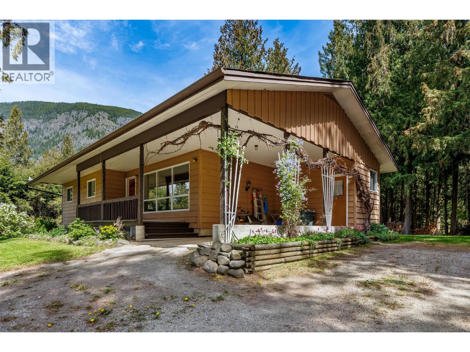 3988 Samuelson Road, Canyon, British Columbia V0B 1C1 - Photo 2 - 10387396