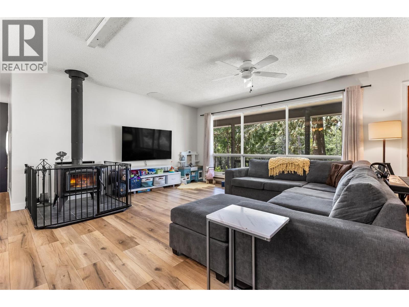 3988 Samuelson Road, Canyon, British Columbia V0B 1C1 - Photo 5 - 10387396