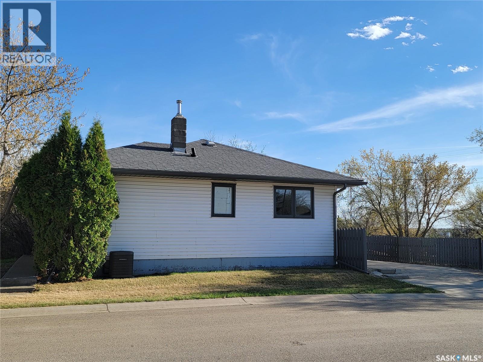 4812 Post Street, Macklin, Saskatchewan  S0L 2C0 - Photo 2 - SK029795