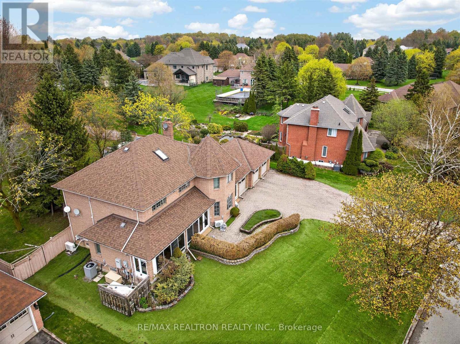 60 Arthur Hall Drive, East Gwillimbury, Ontario  L0G 1V0 - Photo 2 - N12827396