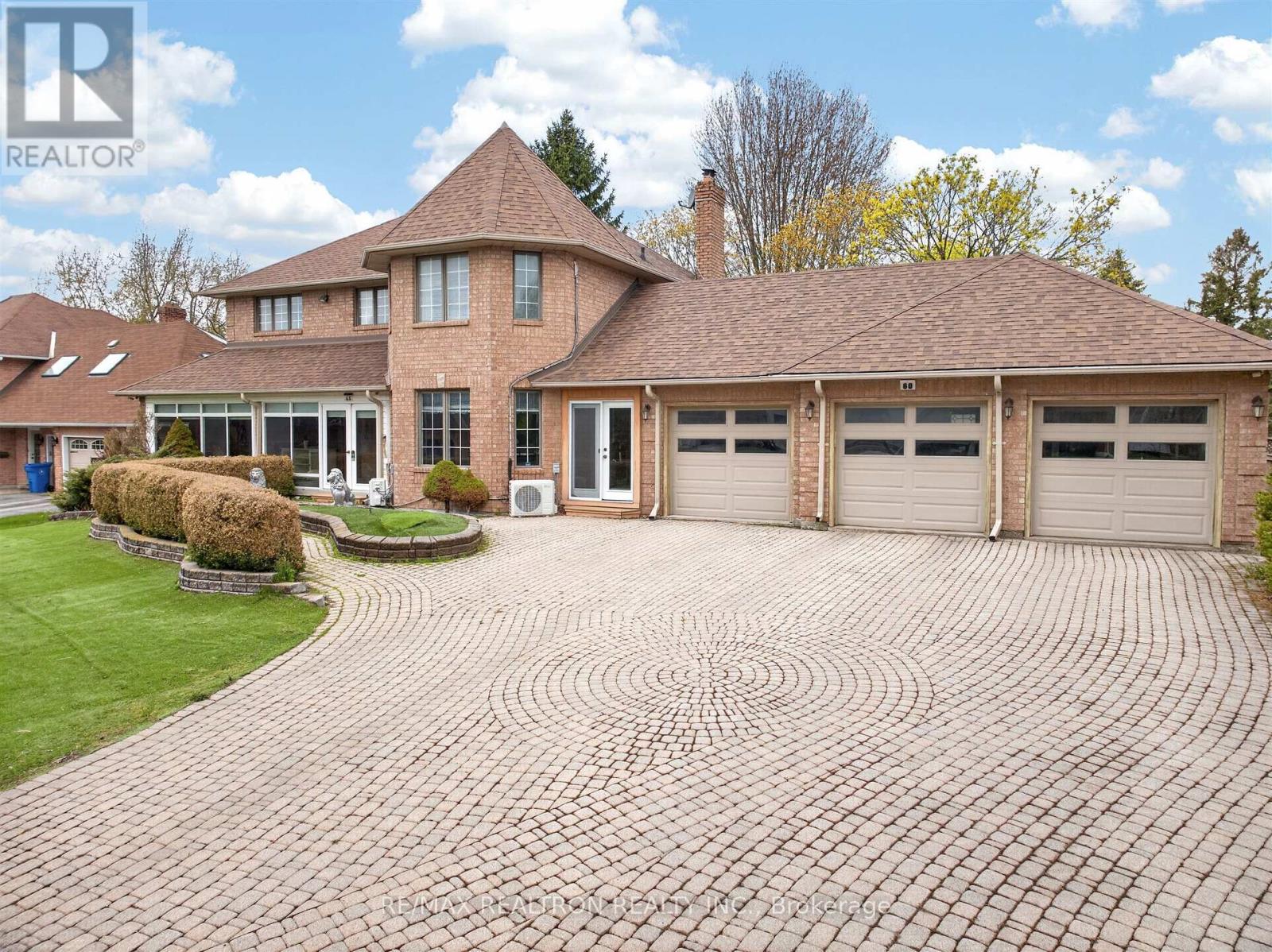 60 Arthur Hall Drive, East Gwillimbury, Ontario  L0G 1V0 - Photo 1 - N12827396