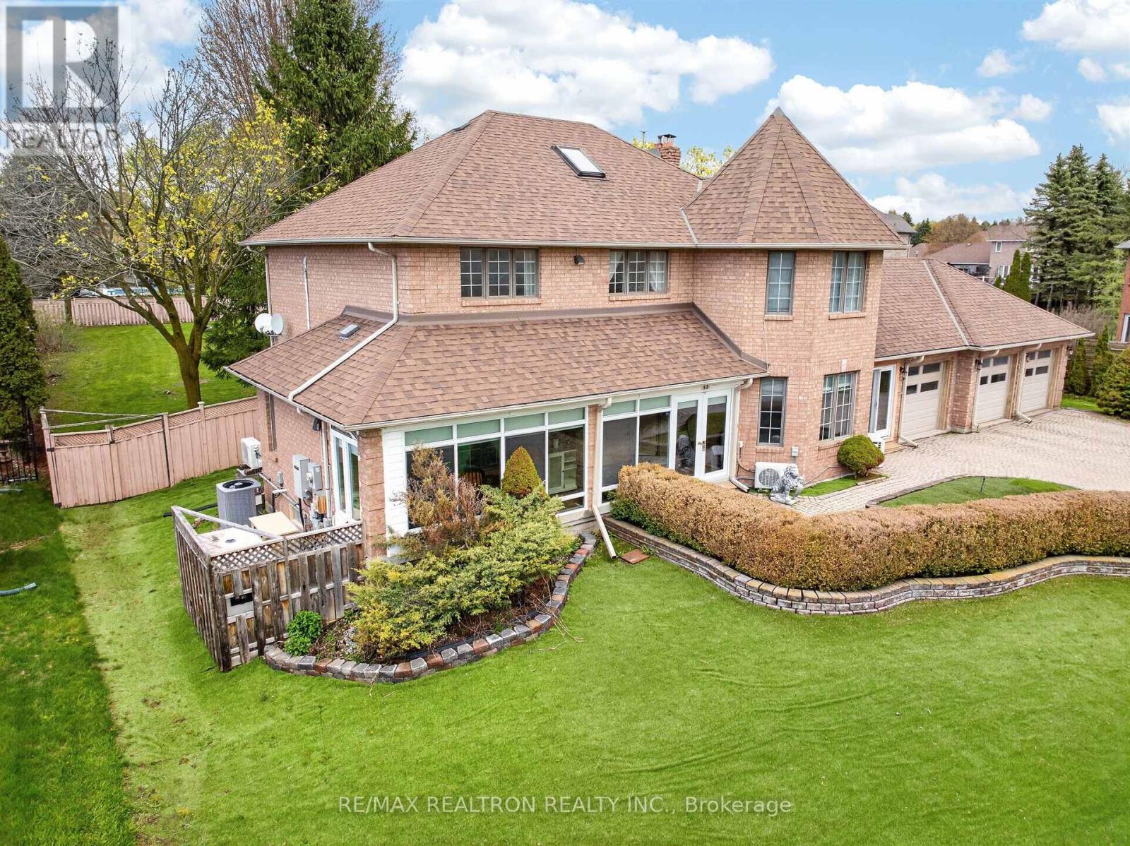 60 Arthur Hall Drive, East Gwillimbury, Ontario  L0G 1V0 - Photo 3 - N12827396
