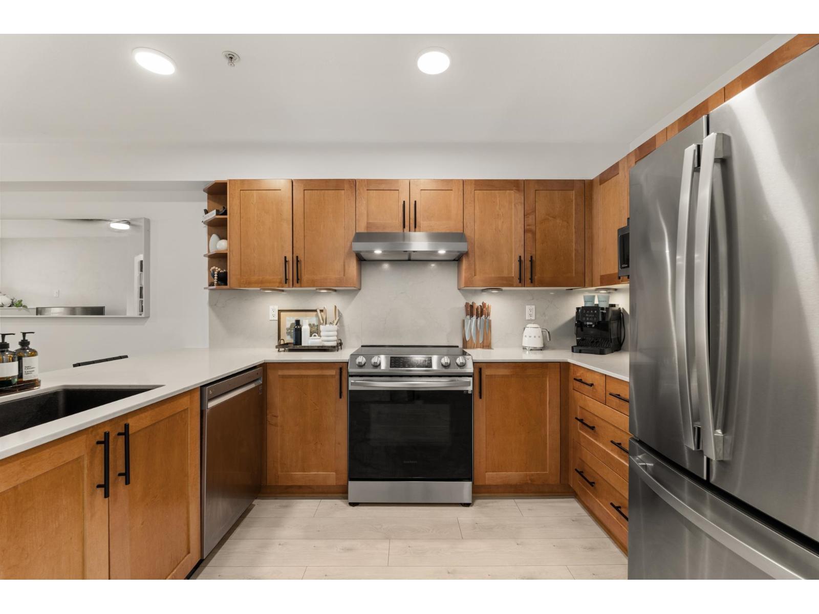 212 15621 Marine Drive, White Rock, British Columbia  V4B 1E1 - Photo 9 - R3123524