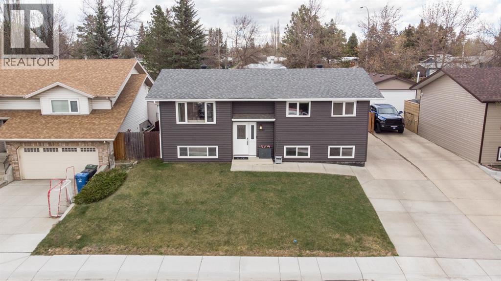 3840 52a Avenue, Innisfail, Alberta  T4G 1G8 - Photo 2 - A2311356