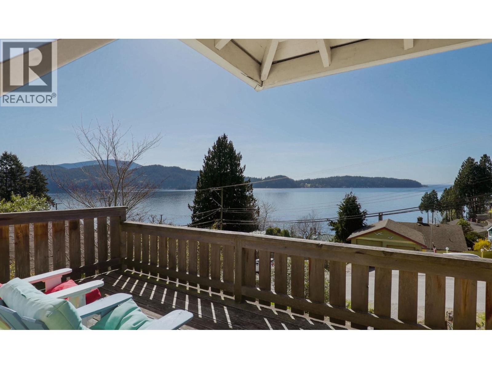 466 CENTRAL AVENUE, Gibsons, British Columbia