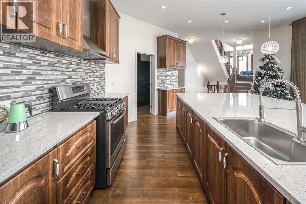 5 Elveden Point SW, Calgary, Alberta  T3H 3X8 - Photo 11 - A2297598