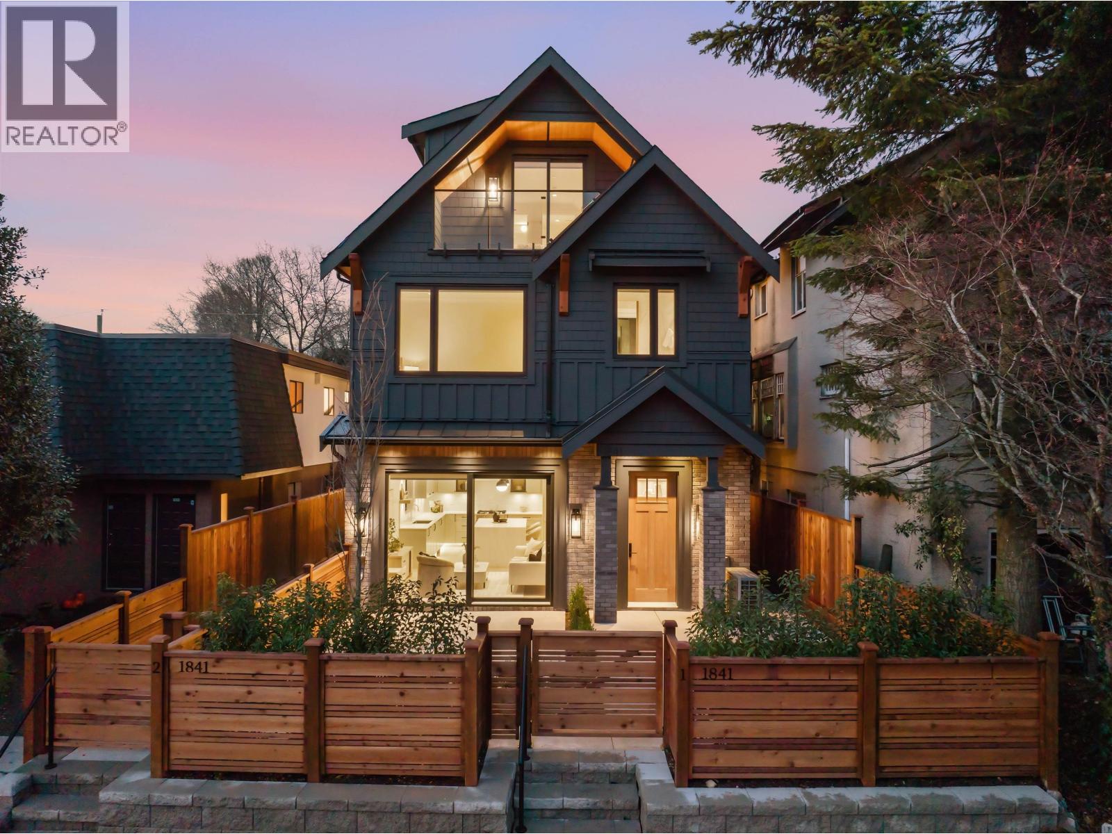 1 1841 Parker Street, Vancouver, British Columbia  V5L 2L1 - Photo 2 - R3123638