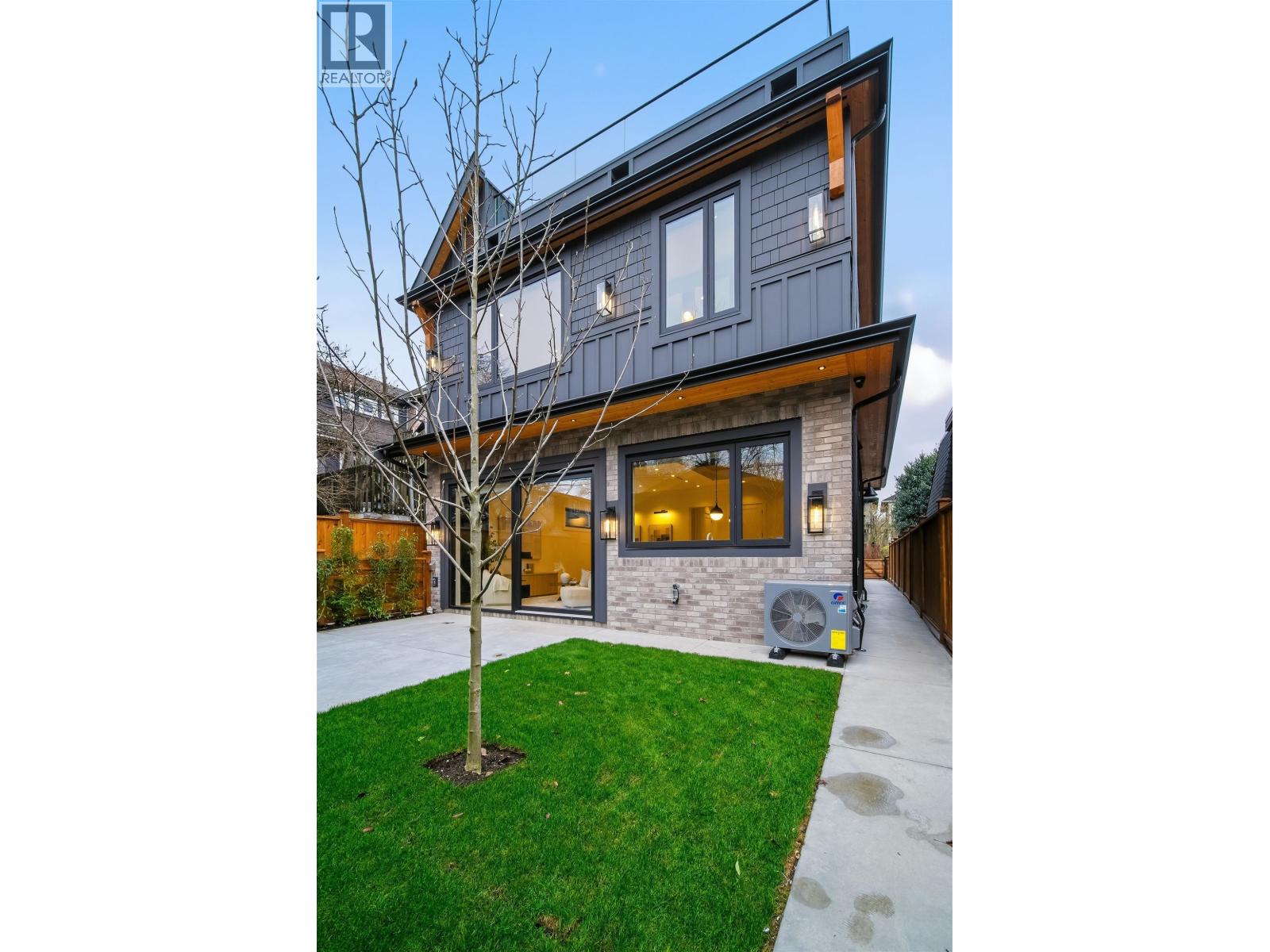 2 1841 Parker Street, Vancouver, British Columbia  V5L 2L1 - Photo 10 - R3123640