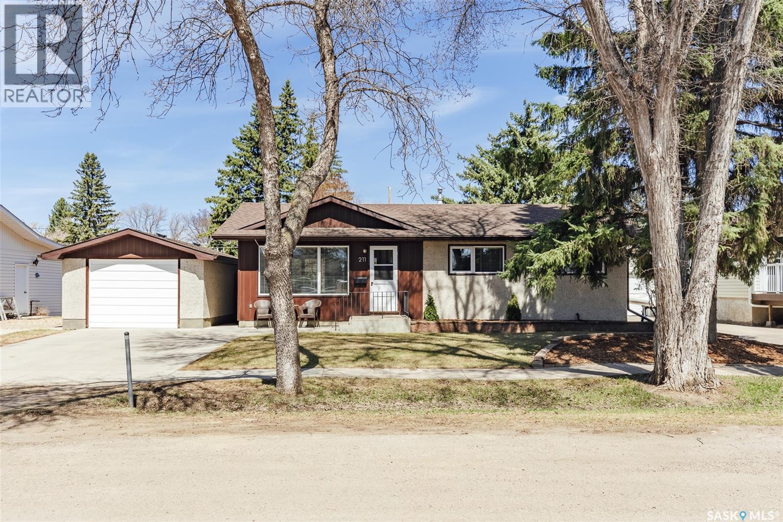 211 2nd Street E, Langham, Saskatchewan  S0K 0T6 - Photo 1 - SK036012