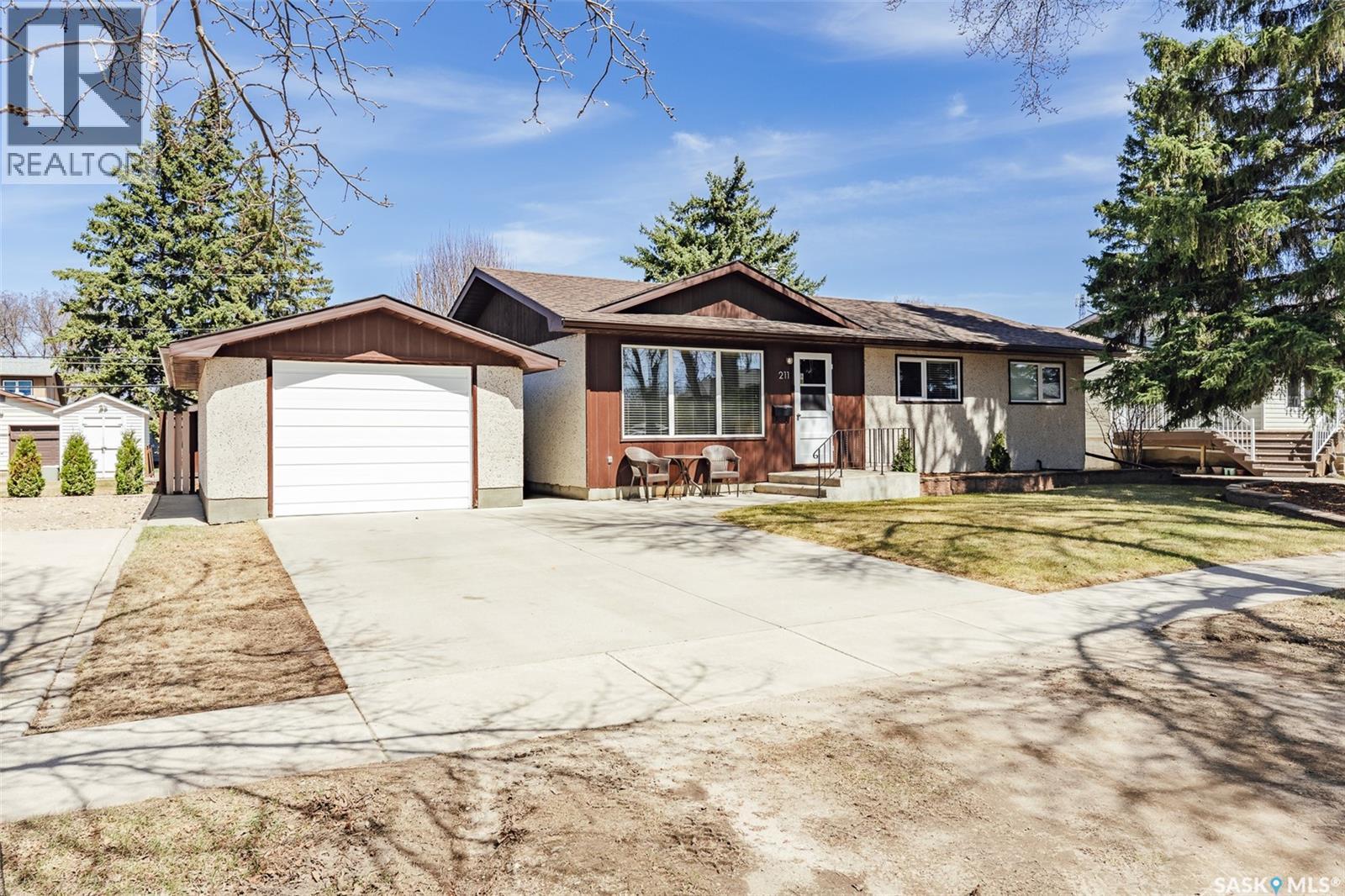 211 2nd Street E, Langham, Saskatchewan  S0K 0T6 - Photo 2 - SK036012