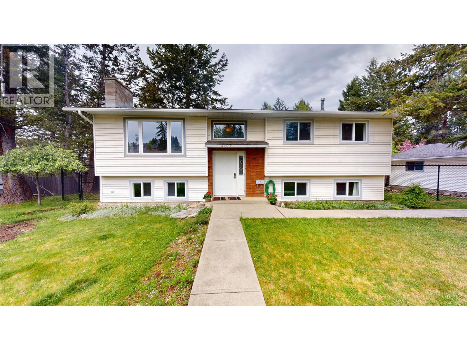 3109 Mt Royal Drive, Cranbrook, British Columbia  V1C 5T1 - Photo 3 - 10387501