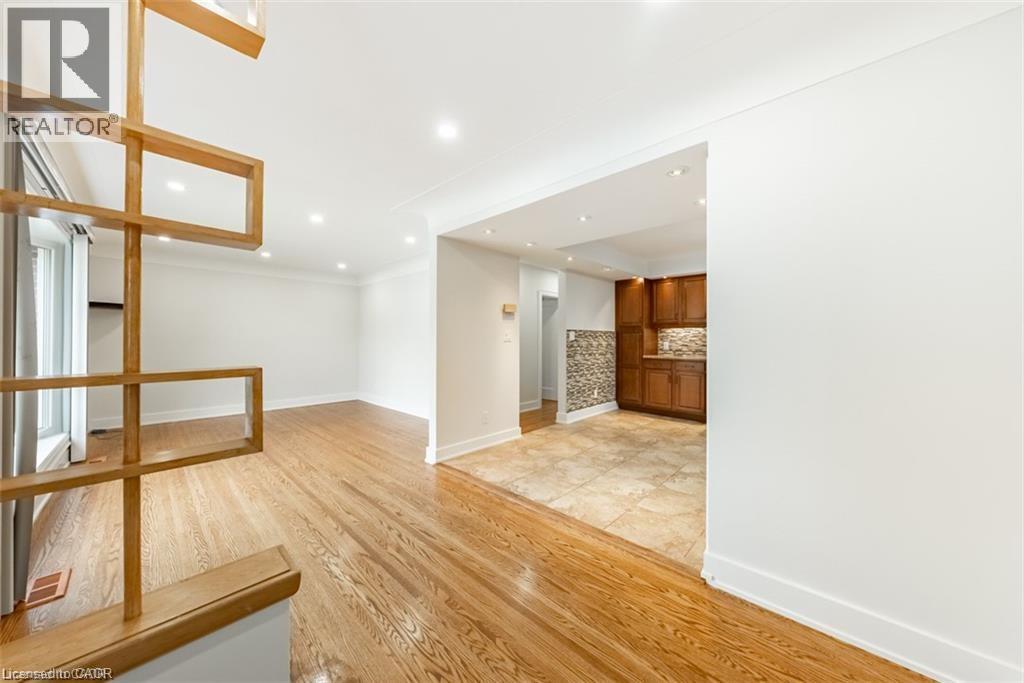 172 Fennell Avenue E Unit# Upper, Hamilton, Ontario  L9A 1S3 - Photo 4 - 40828338