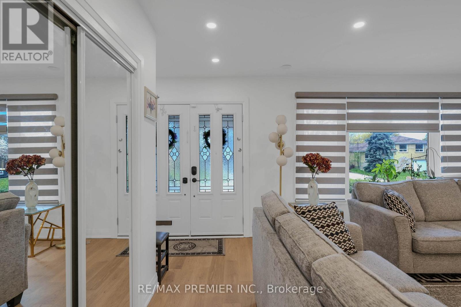51 Bowerbank Drive, Toronto, Ontario  M2M 1Z9 - Photo 4 - C13092496