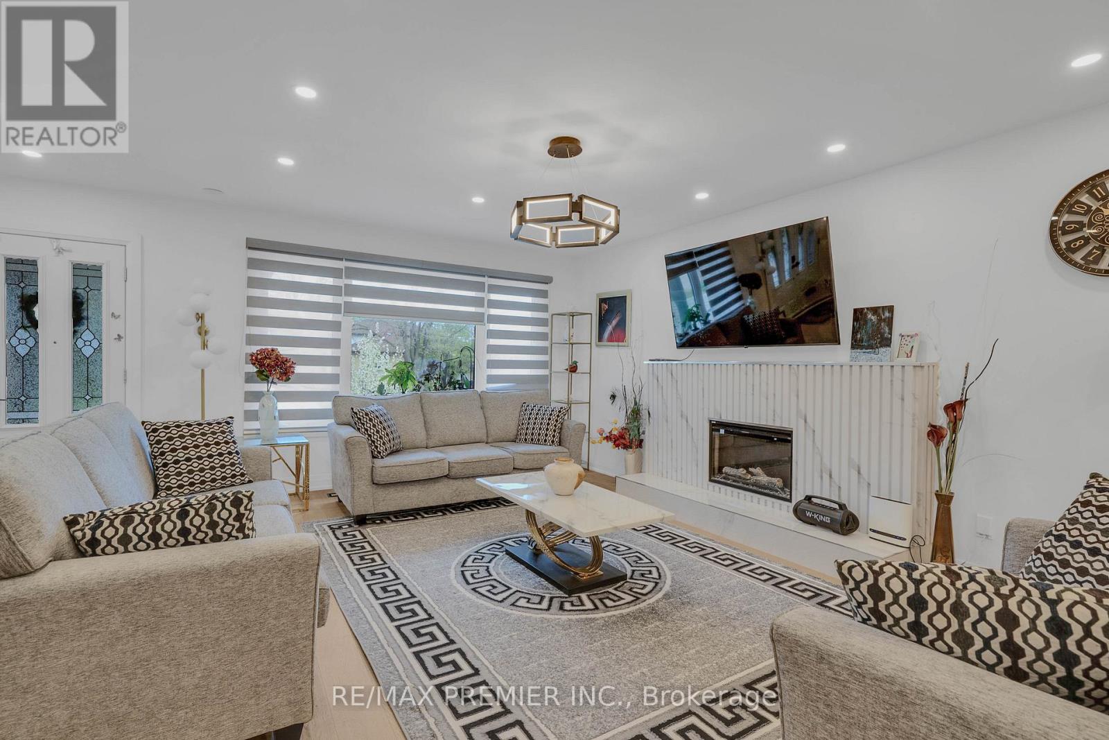 51 Bowerbank Drive, Toronto, Ontario  M2M 1Z9 - Photo 6 - C13092496