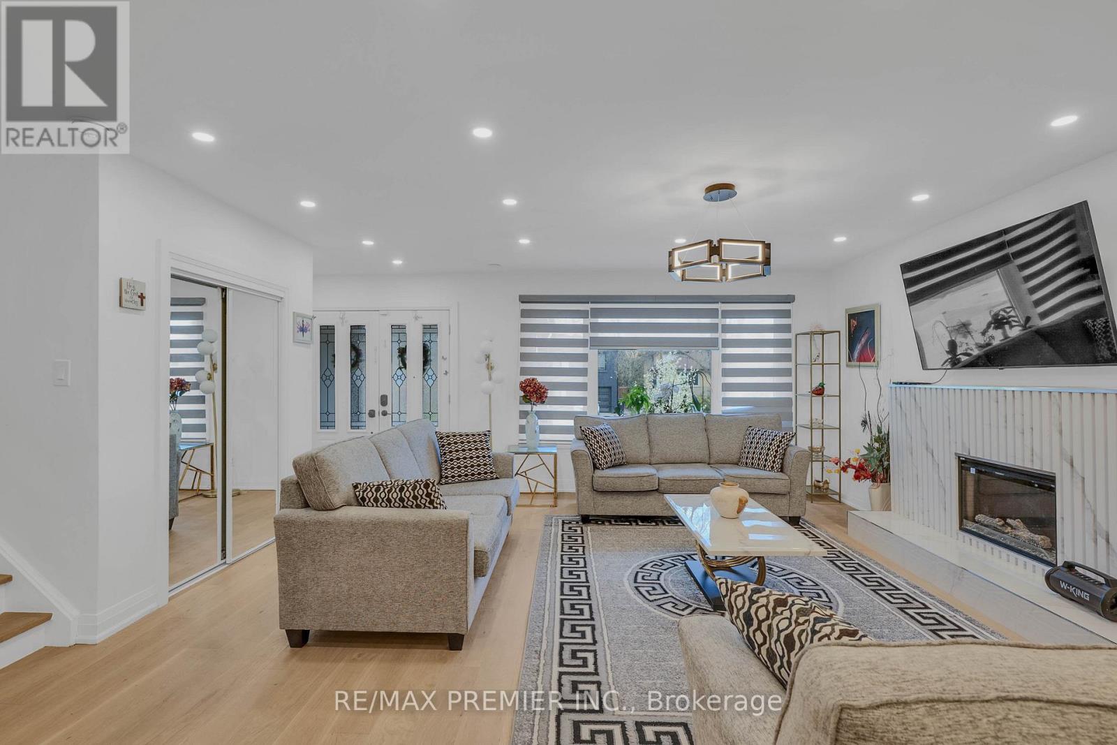 51 Bowerbank Drive, Toronto, Ontario  M2M 1Z9 - Photo 7 - C13092496