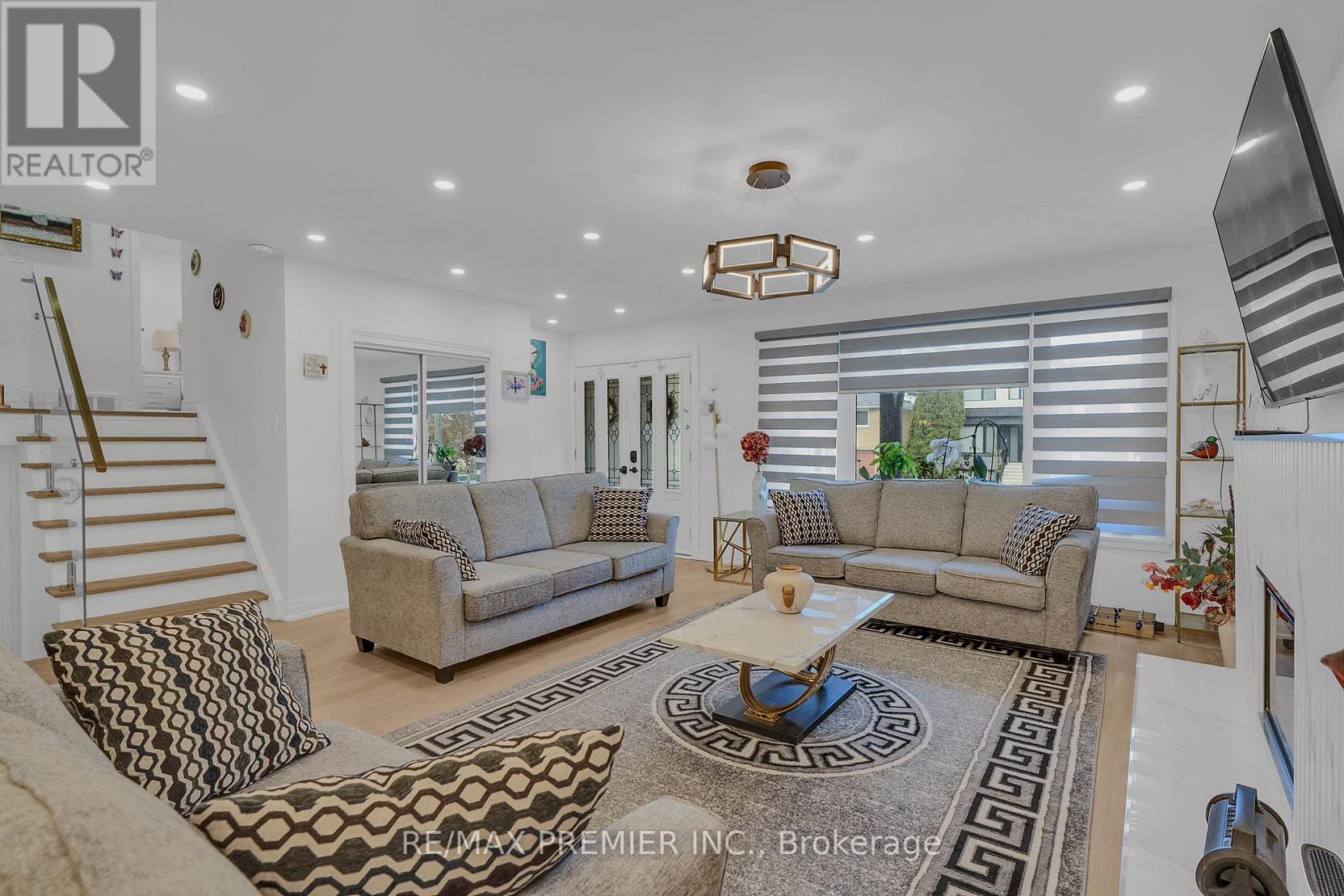 51 Bowerbank Drive, Toronto, Ontario  M2M 1Z9 - Photo 8 - C13092496