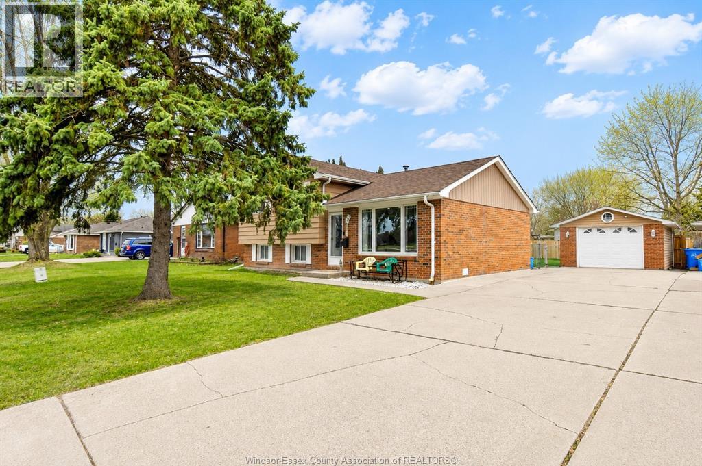 2935 Rivard, Windsor, Ontario  N8T 2J1 - Photo 2 - 26010377