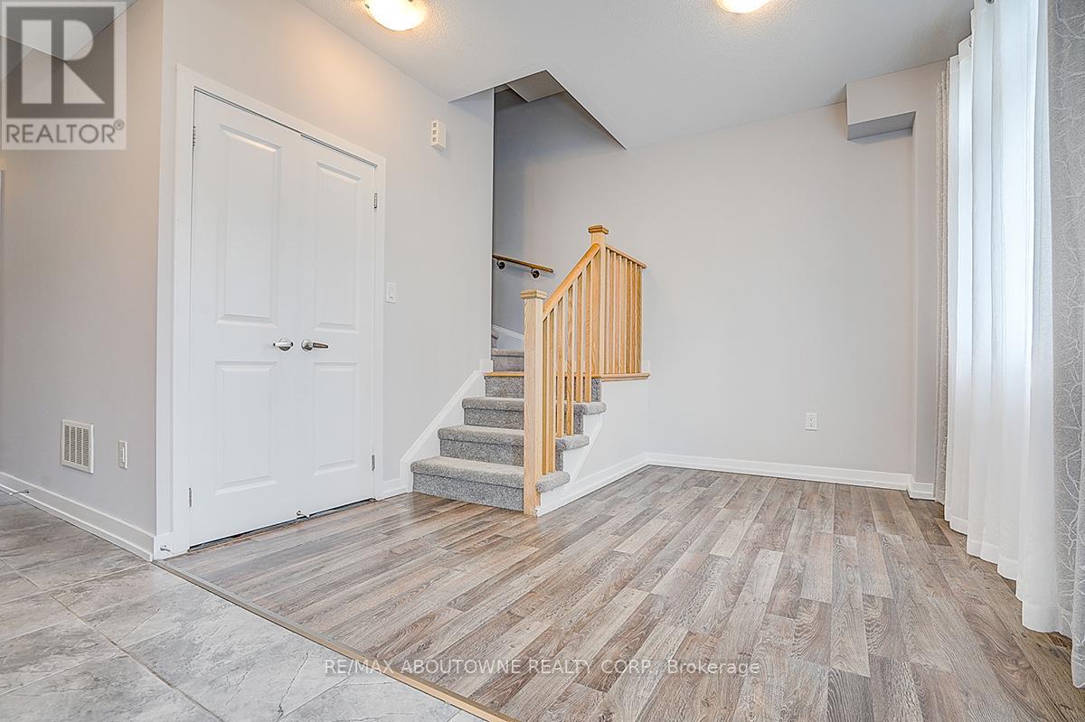 52 Saintfield Drive, Vaughan, Ontario  L4L 0L6 - Photo 4 - N13112524