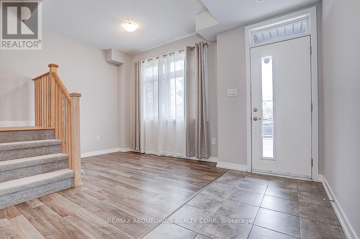 52 Saintfield Drive, Vaughan, Ontario  L4L 0L6 - Photo 5 - N13112524