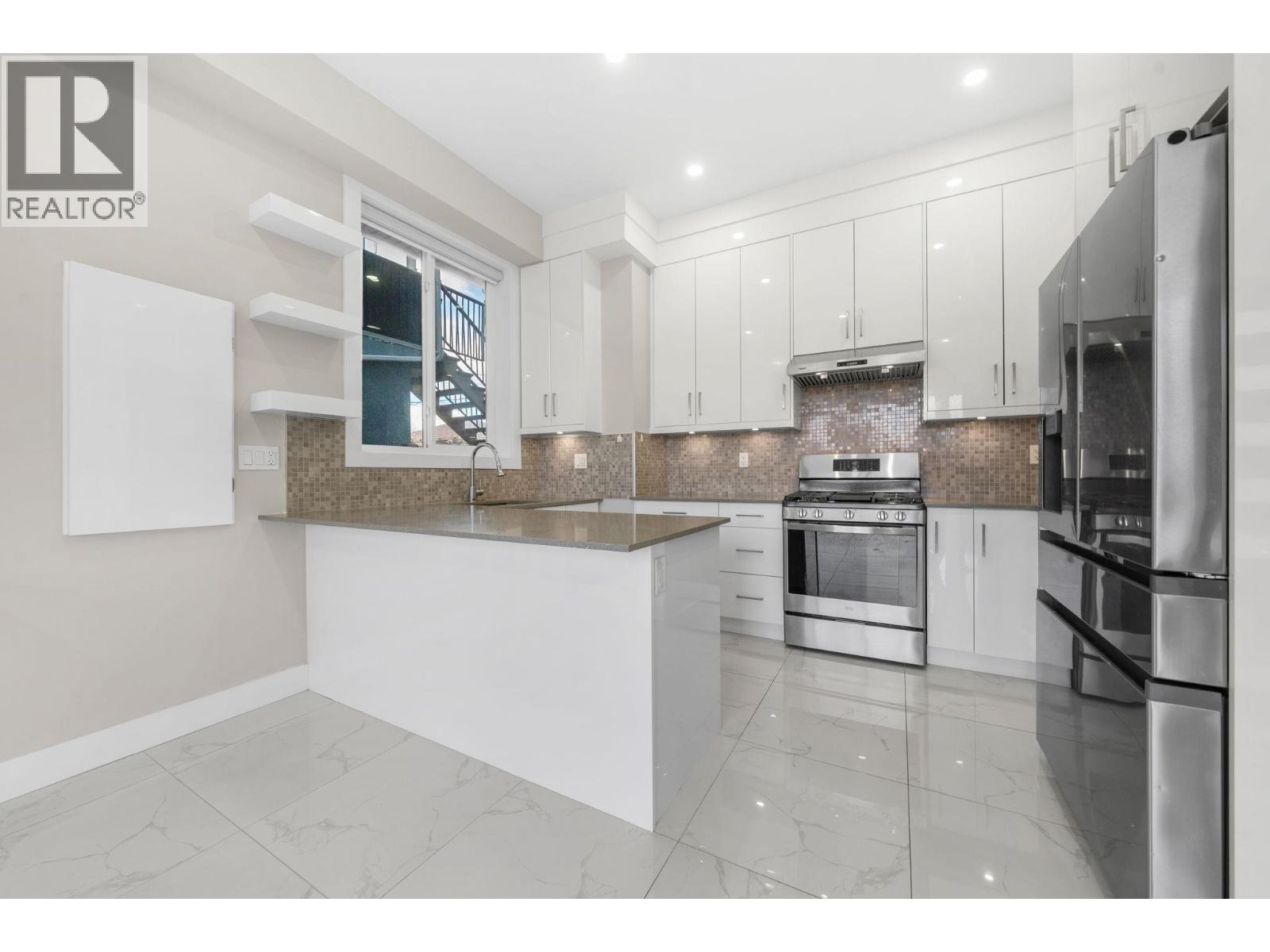 6692 Nanaimo Street, Vancouver, British Columbia  V5P 4L2 - Photo 13 - R3113717