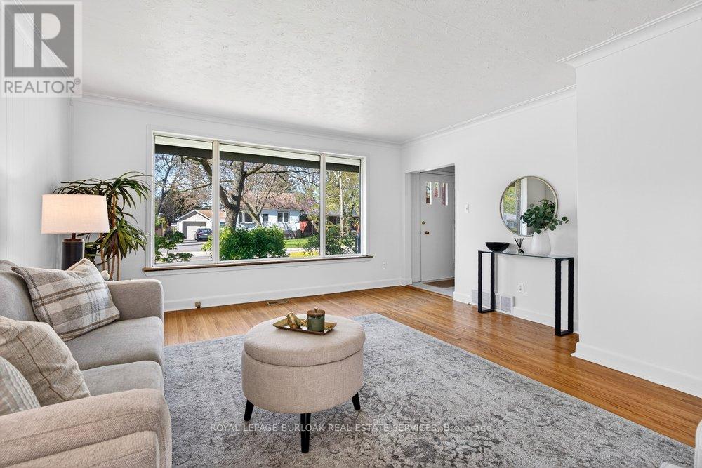 669 Drury Lane, Burlington, Ontario  L7R 2X8 - Photo 6 - W13128958