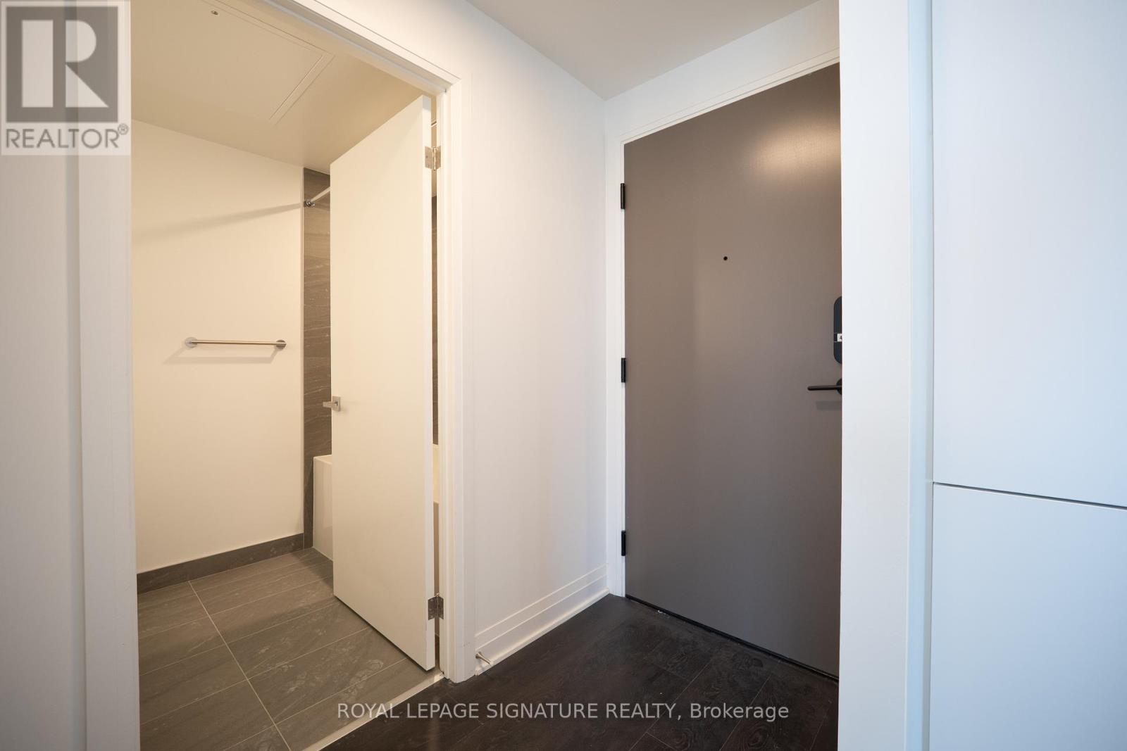 4703 - 4015 The Exchange, Mississauga (City Centre), Ontario  L5B 0N9 - Photo 3 - W13129026