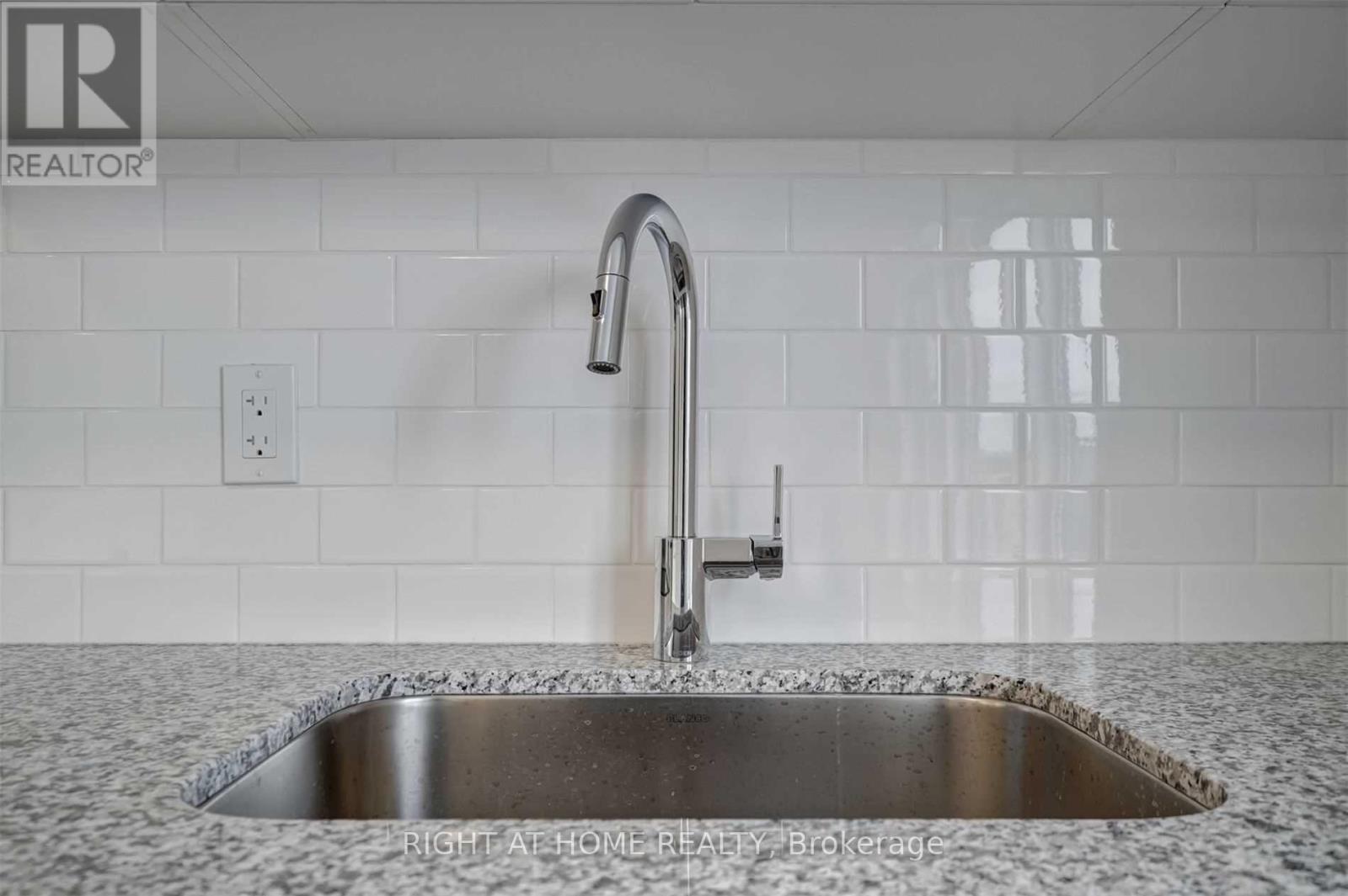 1 - 8 Creekbank Road, Toronto, Ontario  M6L 0A4 - Photo 5 - W13129046
