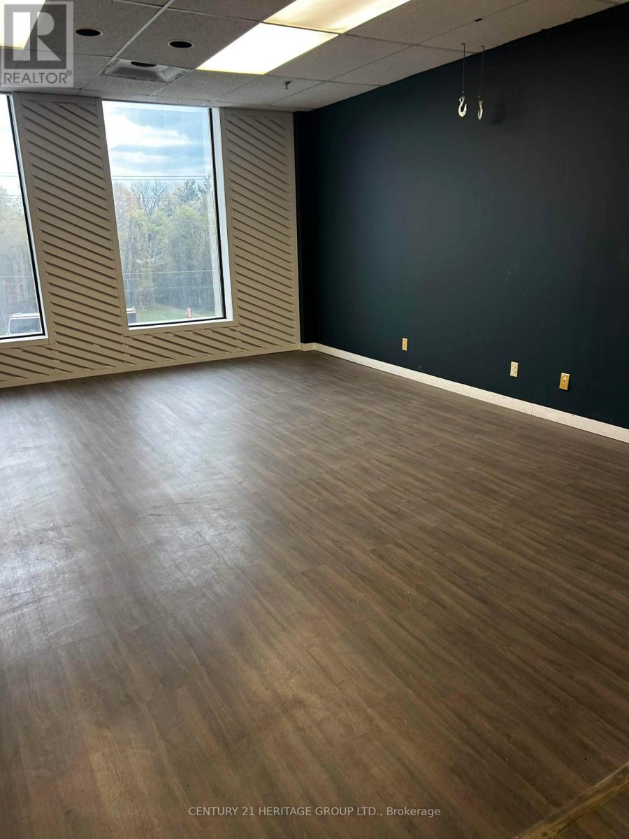 208 E - 4544 Dufferin Street, Toronto, Ontario  M3H 5X2 - Photo 2 - W13129052
