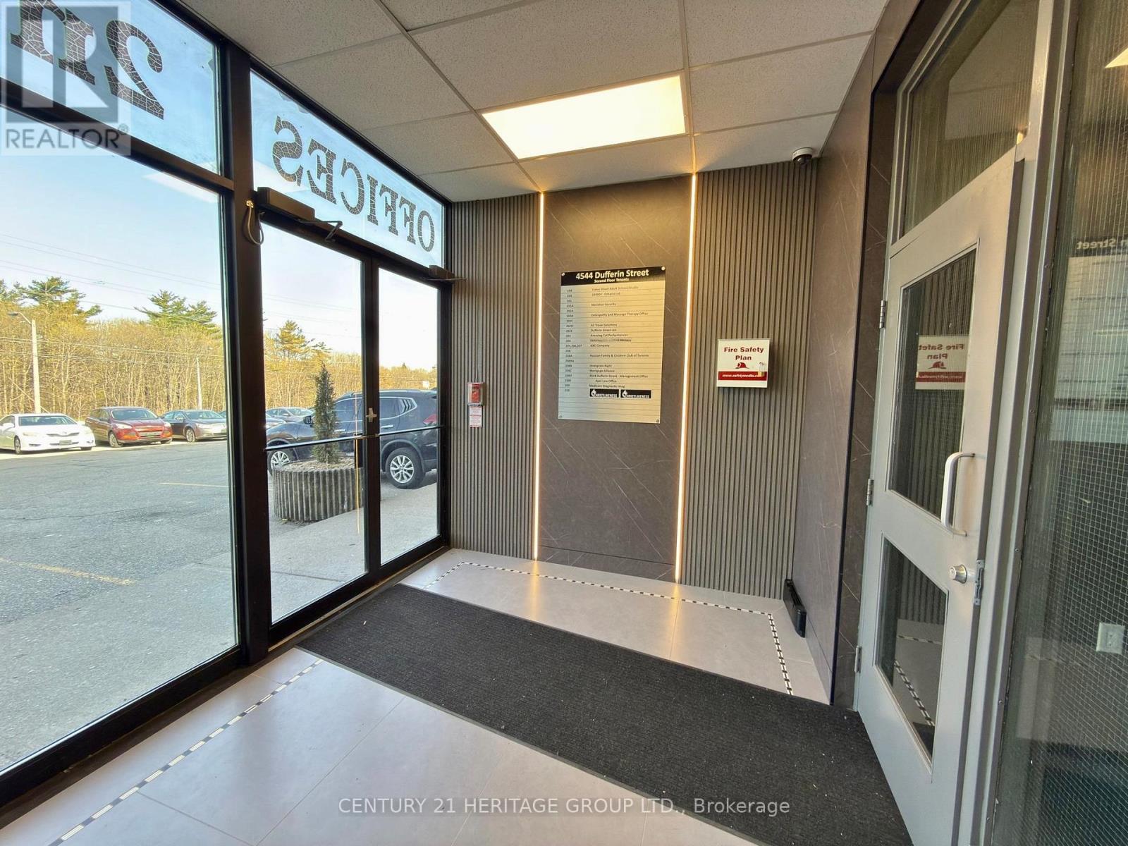 208 E - 4544 Dufferin Street, Toronto, Ontario  M3H 5X2 - Photo 4 - W13129052