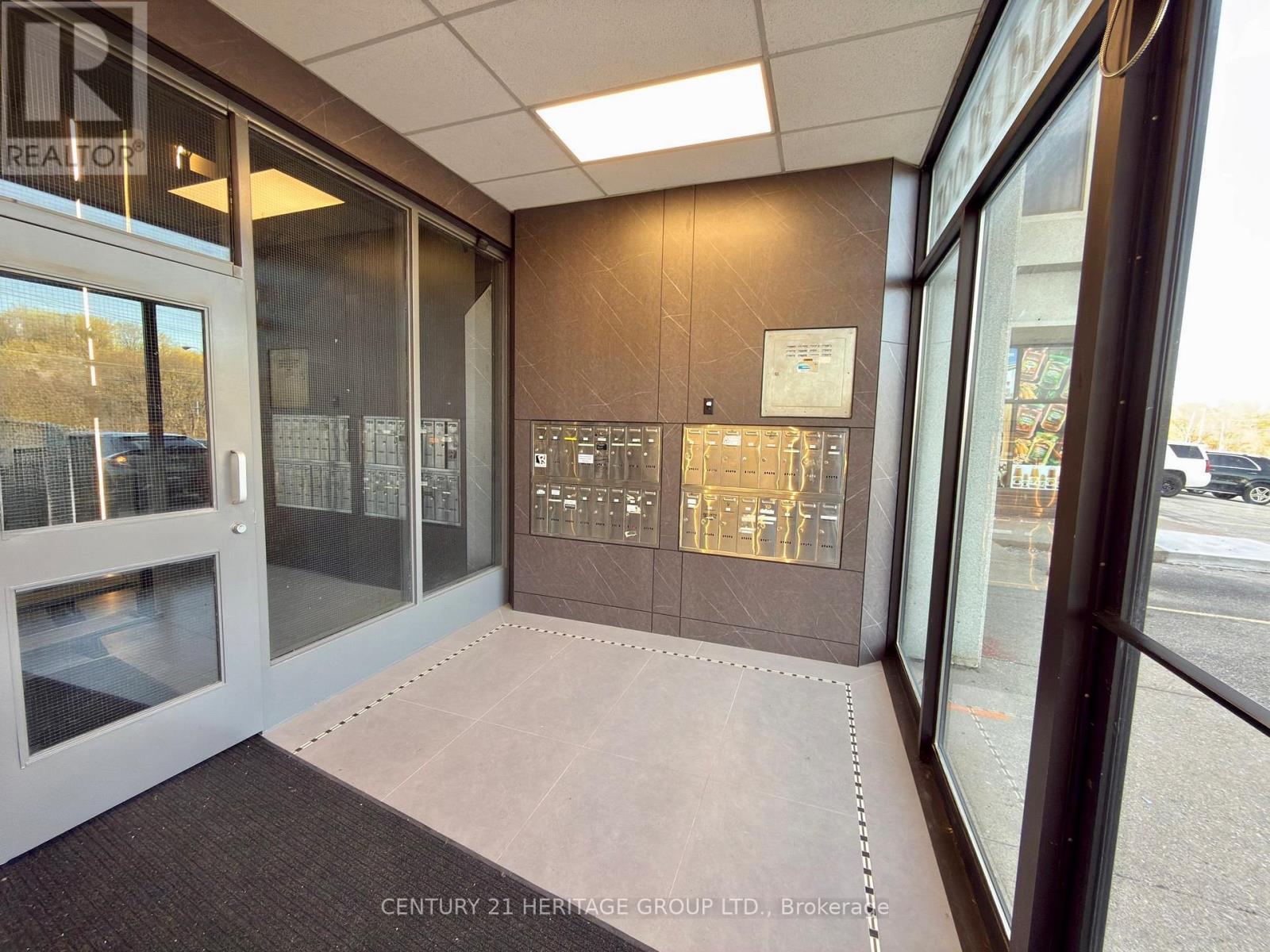 208 E - 4544 Dufferin Street, Toronto, Ontario  M3H 5X2 - Photo 5 - W13129052