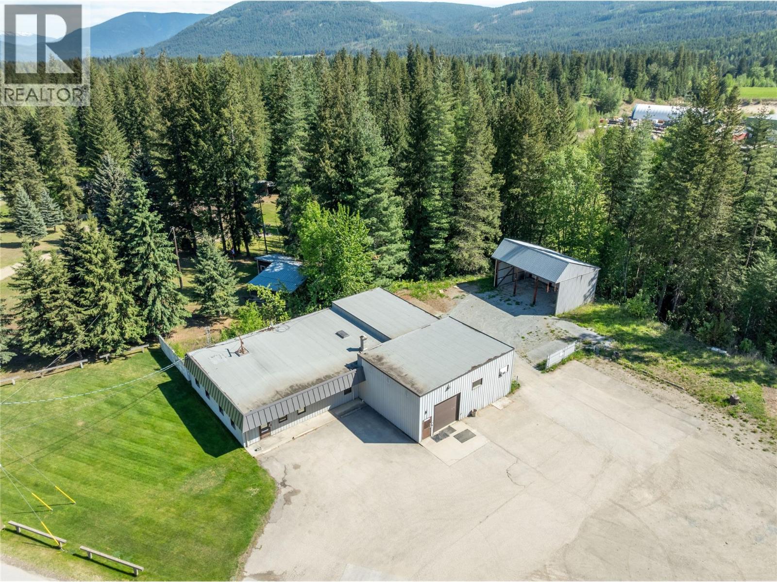 4901 Auto Road SE, Salmon Arm, British Columbia  V1E 1X1 - Photo 3 - 10386335