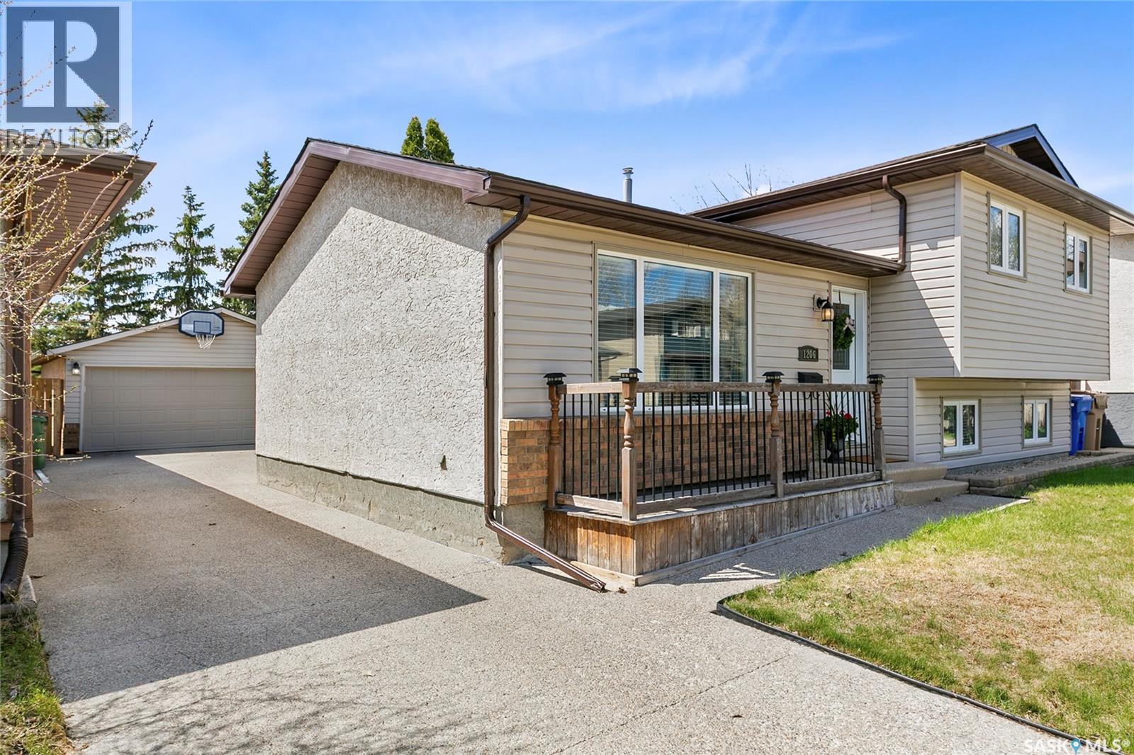 1206 Flexman Crescent N, Regina, Saskatchewan  S4X 2Y8 - Photo 2 - SK035832