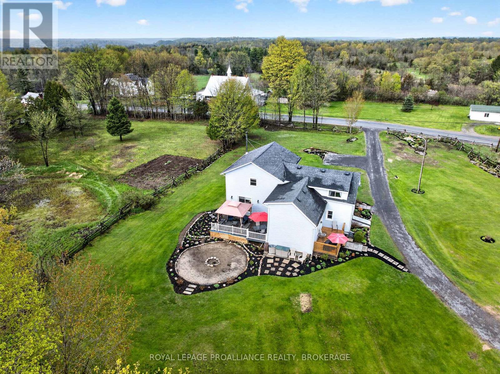 311 BURRIDGE ROAD, Frontenac, Ontario
