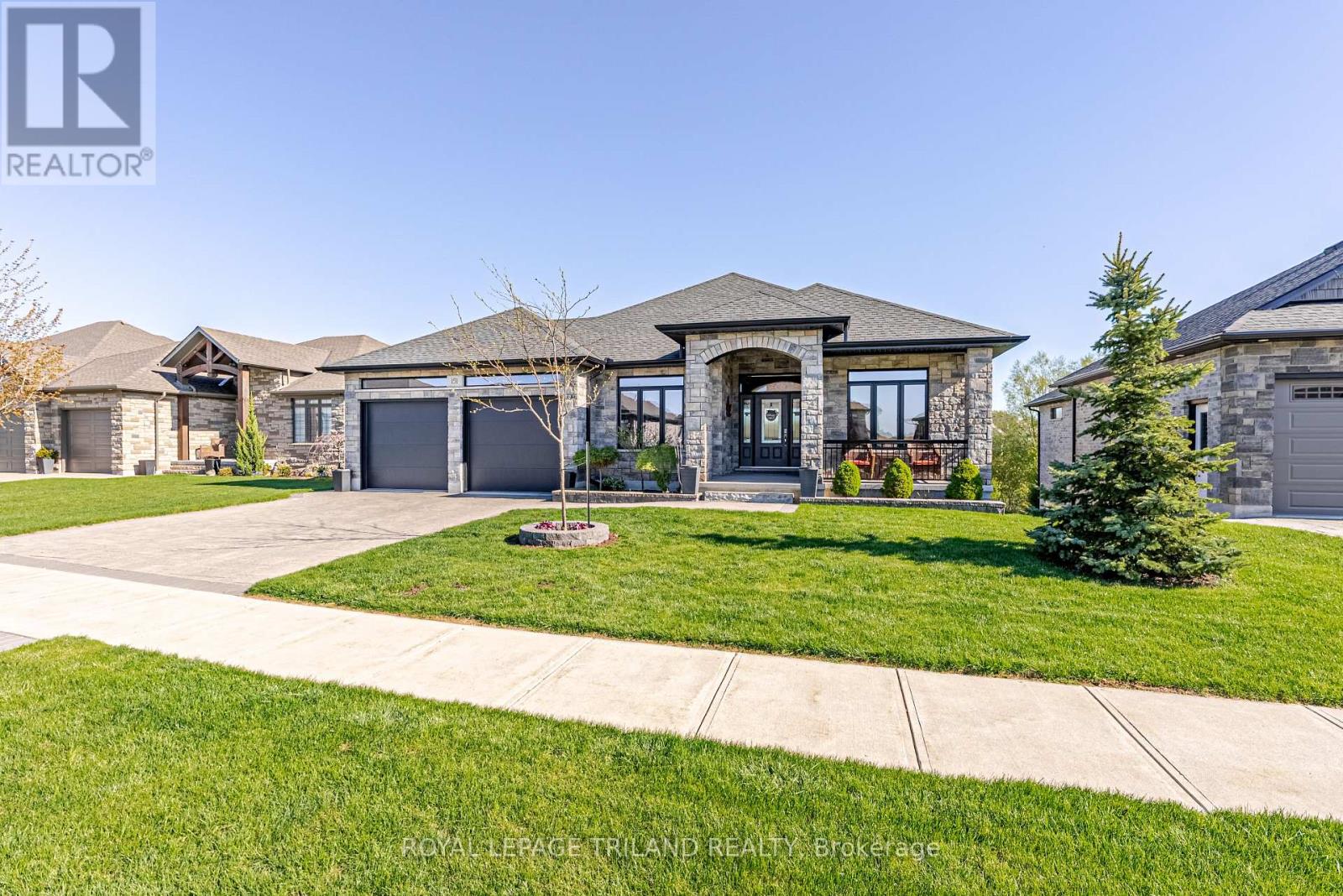 151 Robin Ridge Drive, Central Elgin, Ontario  N0L 1B0 - Photo 4 - X13129364