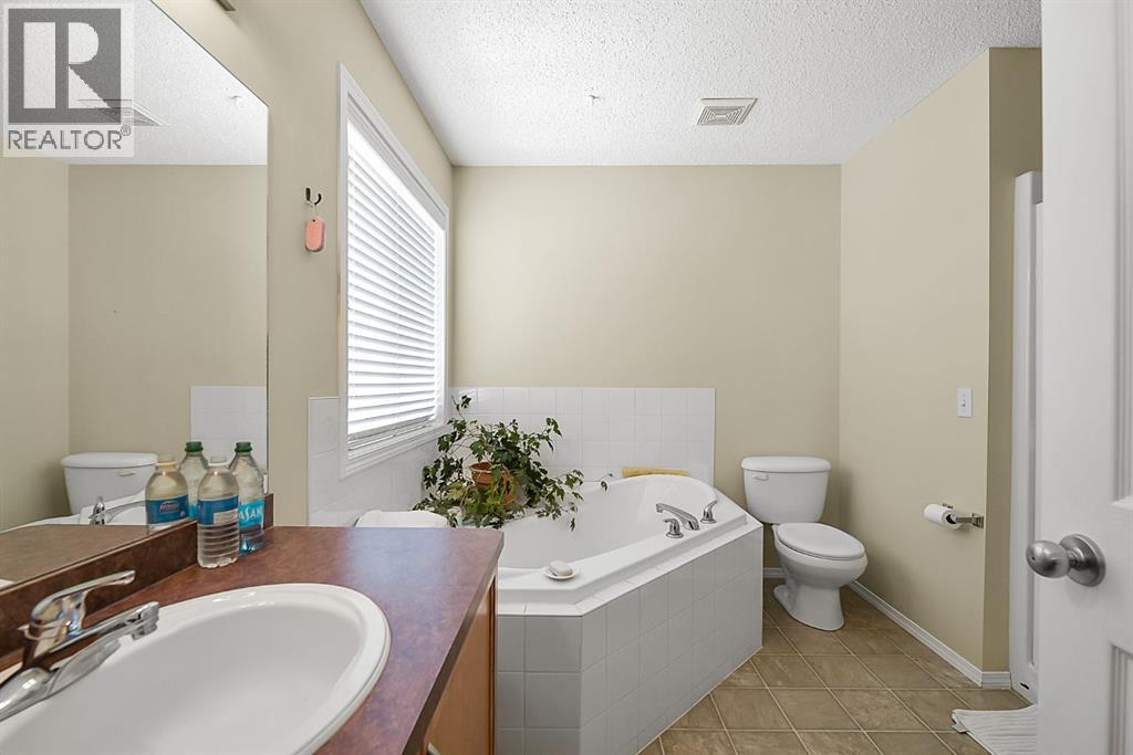 13 Tuscany Ridge Mews NW, Calgary, Alberta  T3L 3B7 - Photo 13 - A2303363
