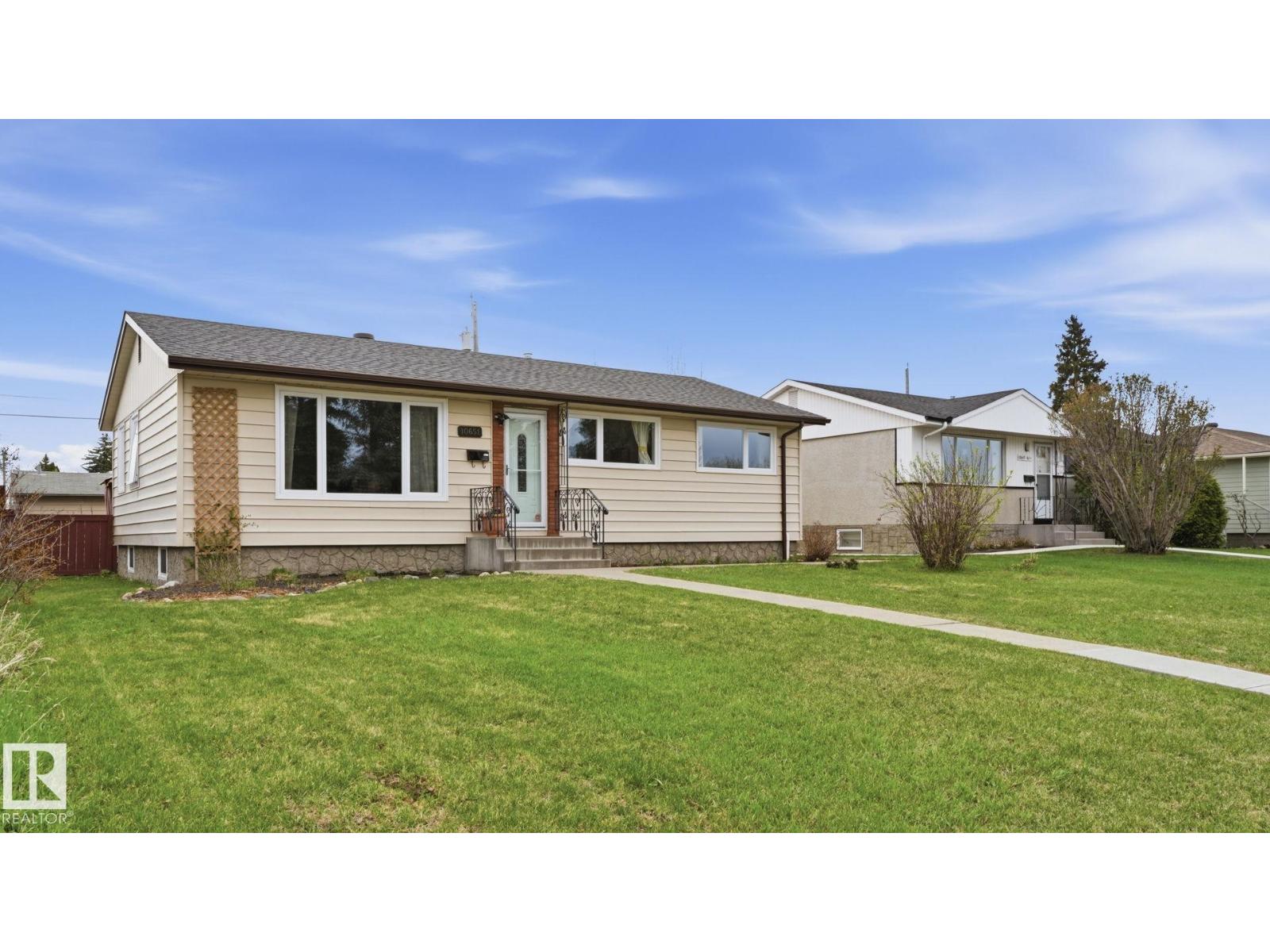 10651 61 St Nw, Edmonton, Alberta  T6A 2L4 - Photo 2 - E4487705