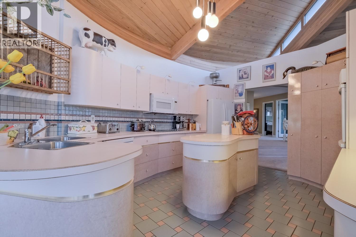 3145 Juniper Drive, Penticton, British Columbia  V2A 7Y1 - Photo 11 - 10386939
