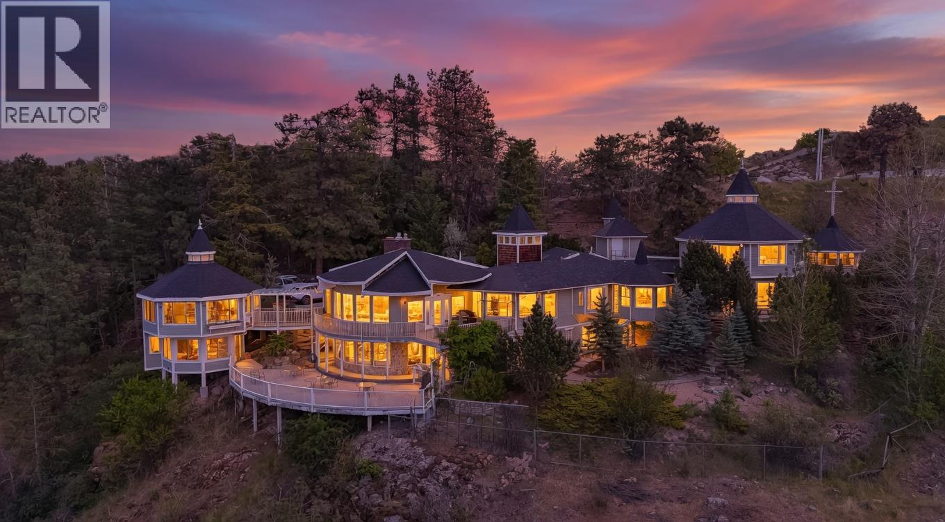 3145 Juniper Drive, Penticton, British Columbia  V2A 7Y1 - Photo 4 - 10386939
