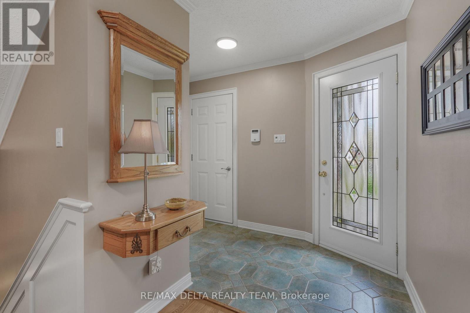 1770 Sunview Drive, Ottawa, Ontario  K1C 5B2 - Photo 3 - X13129342