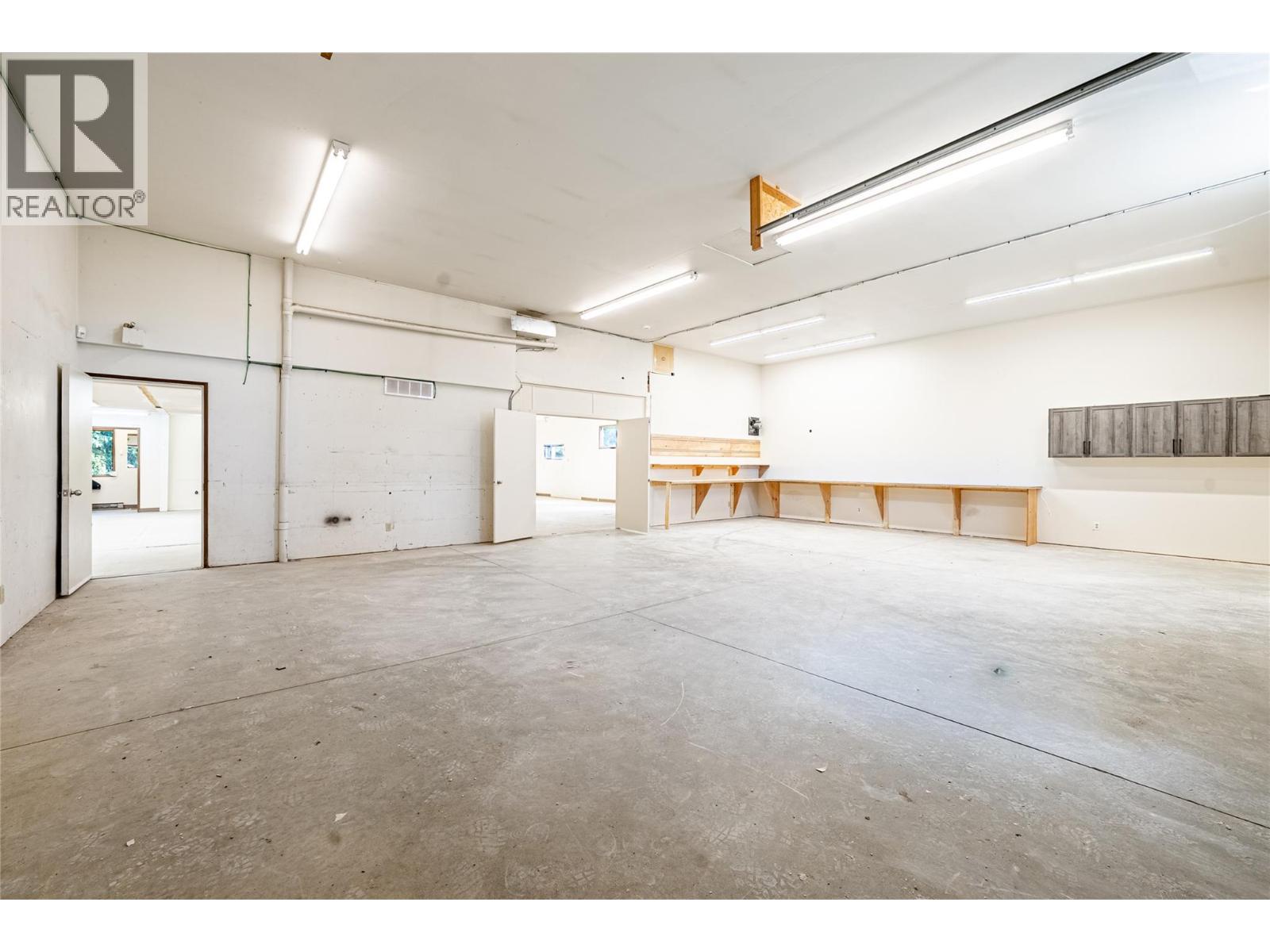 4901 Auto Road SE, Salmon Arm, British Columbia V1E 1X1 - Photo 2 - 10387400