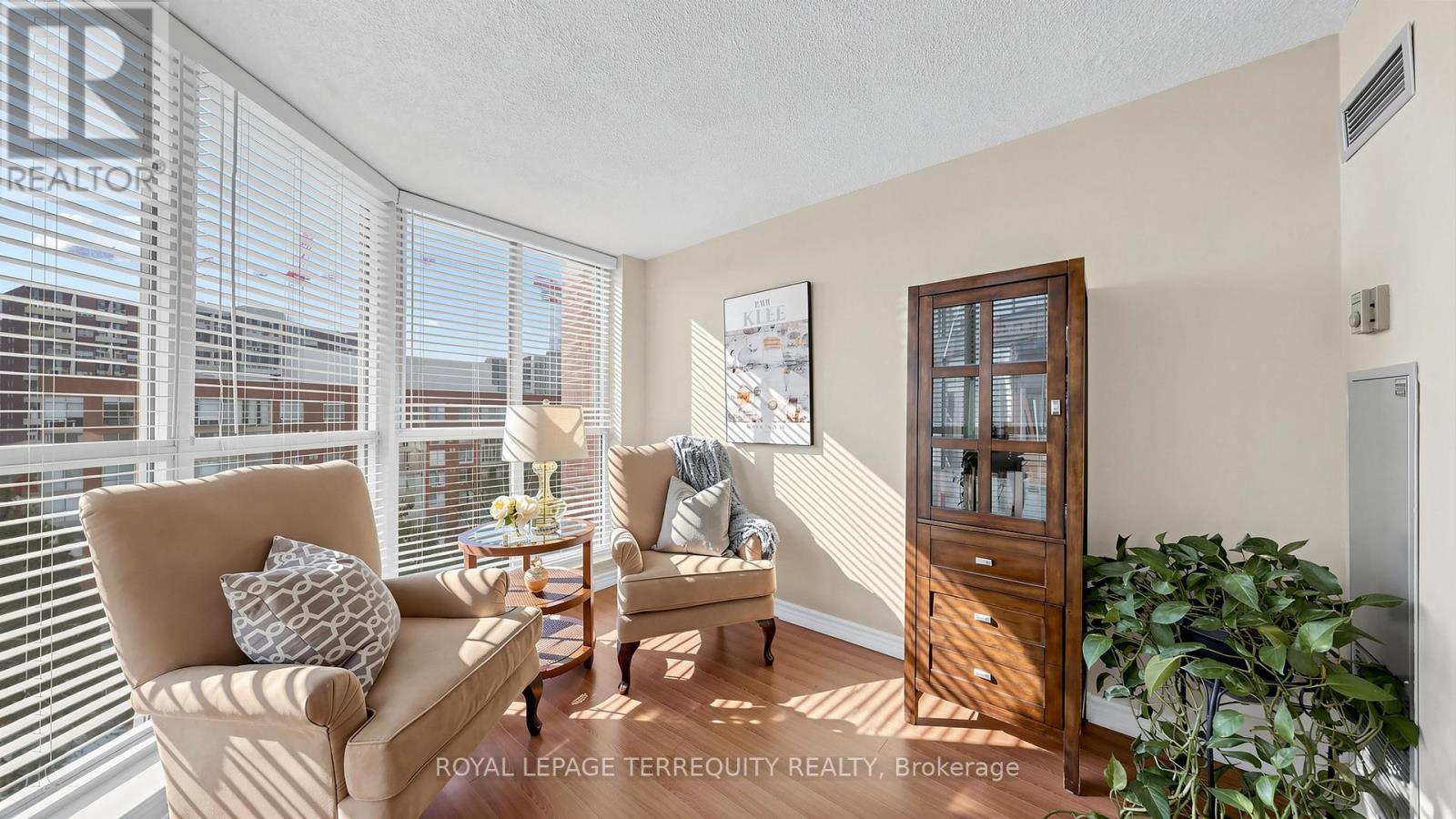 833 - 22 Southport Street, Toronto, Ontario  M6S 4Y9 - Photo 14 - W12862636