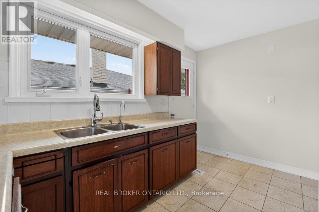 44 Mitre Place, Toronto, Ontario  M9R 3C4 - Photo 14 - W13128420