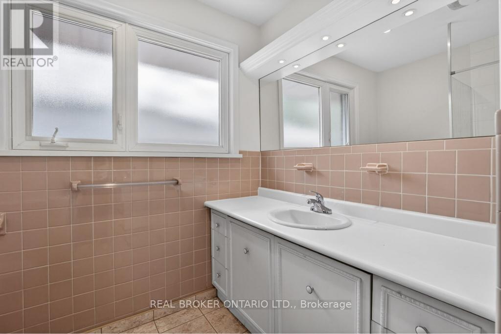 44 Mitre Place, Toronto, Ontario  M9R 3C4 - Photo 27 - W13128420