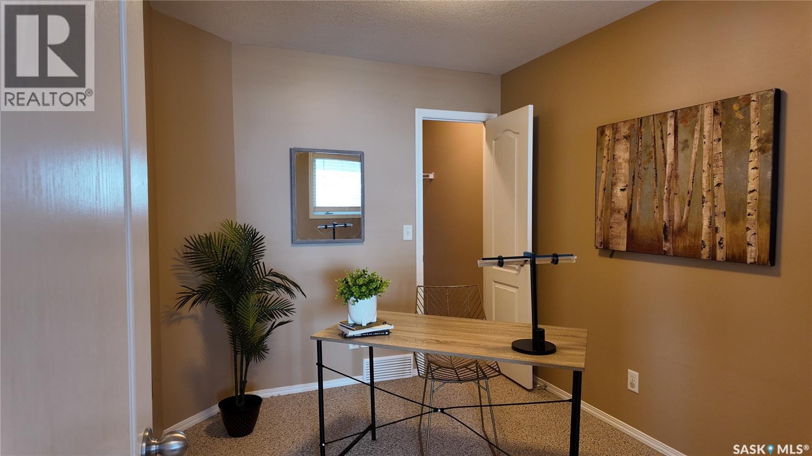 E 4128 Buckingham Drive E, Regina, Saskatchewan  S4V 3A9 - Photo 3 - SK035842