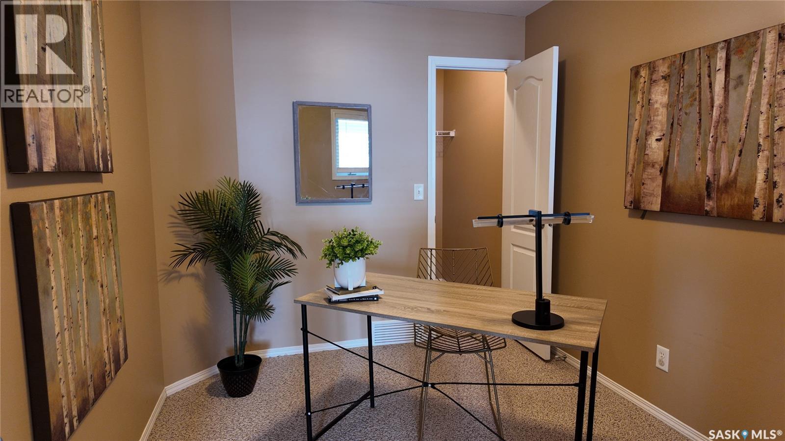 E 4128 Buckingham Drive E, Regina, Saskatchewan  S4V 3A9 - Photo 4 - SK035842