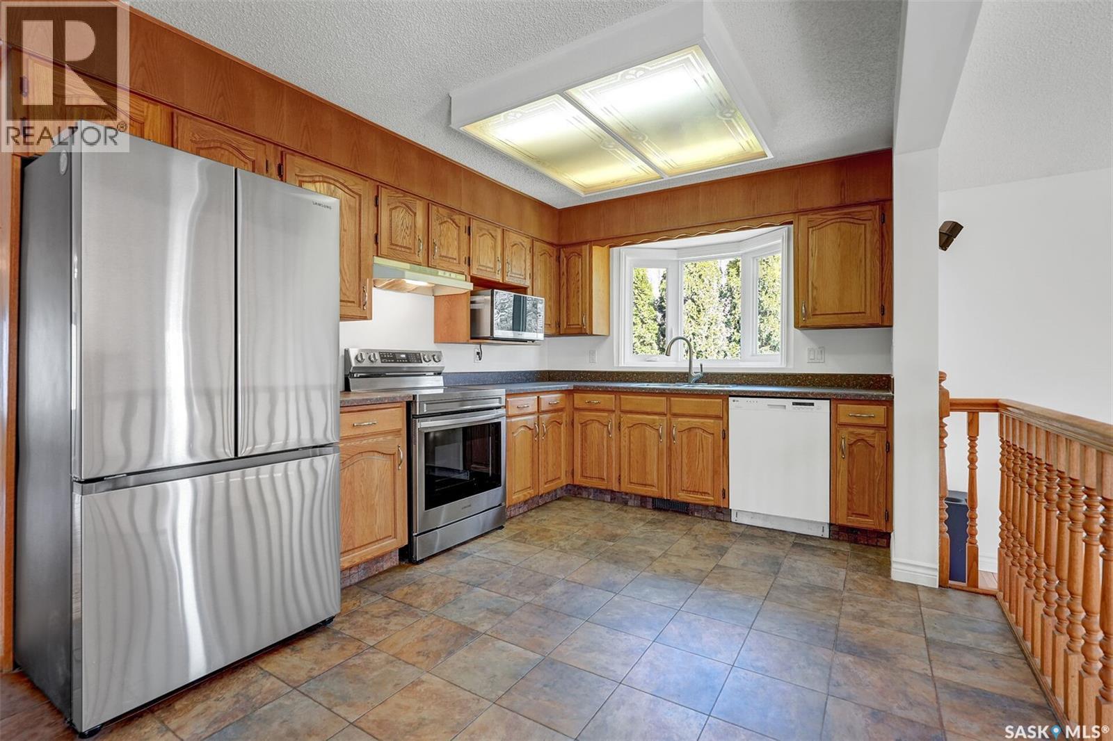 2419 Glamis Place E, Regina, Saskatchewan  S4V 1A5 - Photo 11 - SK035799